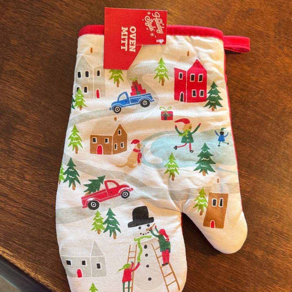 Holiday Time Festive Oven Mitt with Red and Green Accents